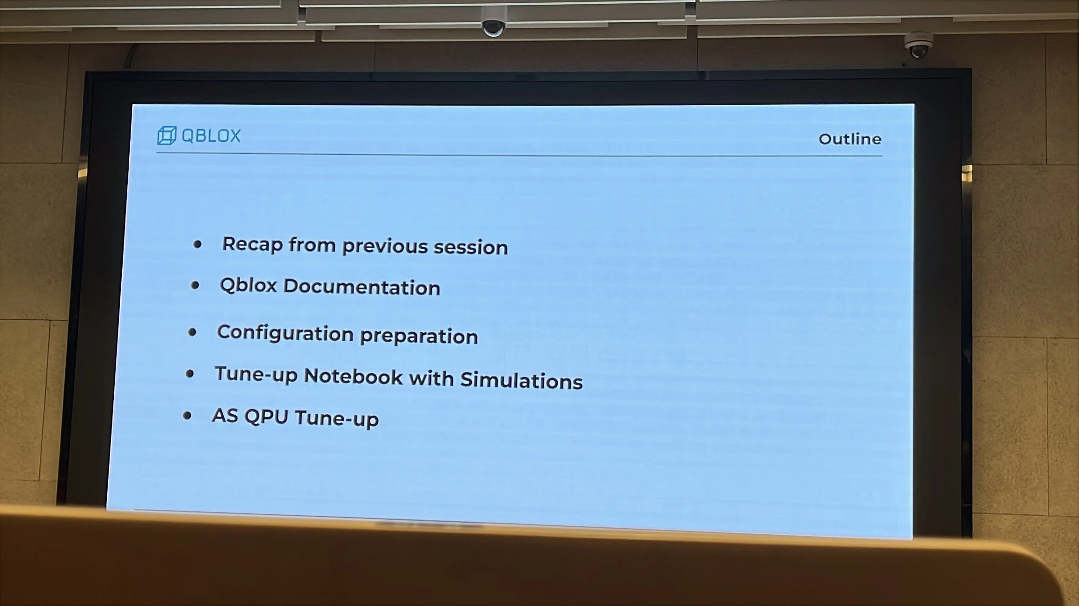 實作綱要包含設定準備、模擬 notebook 與中研院 QPU tune-up